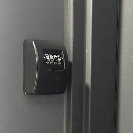 Fair Targi Dworzec Gasiorowskich Apartment