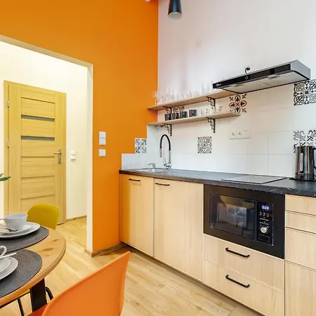 Fair Targi Dworzec Gasiorowskich Διαμέρισμα *